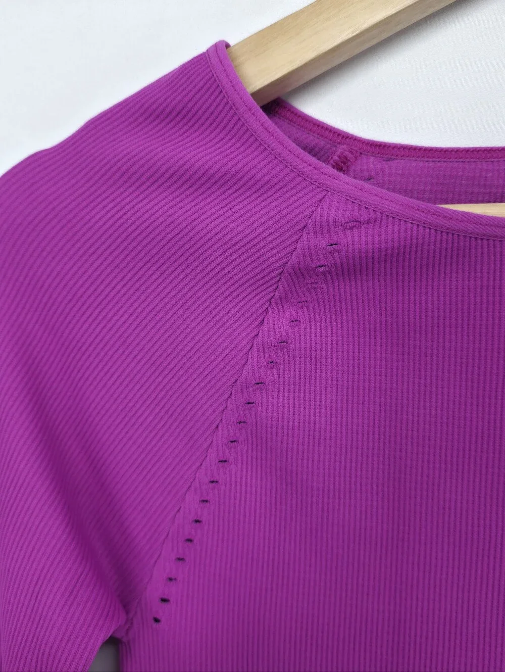 Free People Movement Cut It Out Top M/L Magenta Ribbed Crop Thumbhole USA - Picture 6 of 11